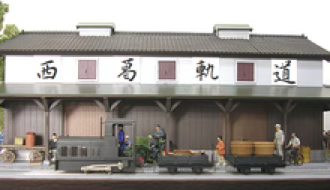 A small H0e-scale model railway layout measuring 47 by 32 centimetres.